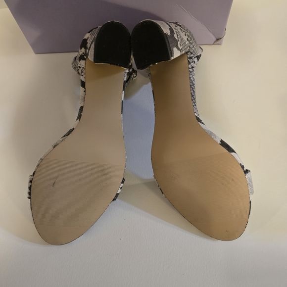 MADDEN GIRL Snake Skin Animal Print Block Heel Open Toe Sandals Size 9M - Picture 13 of 15